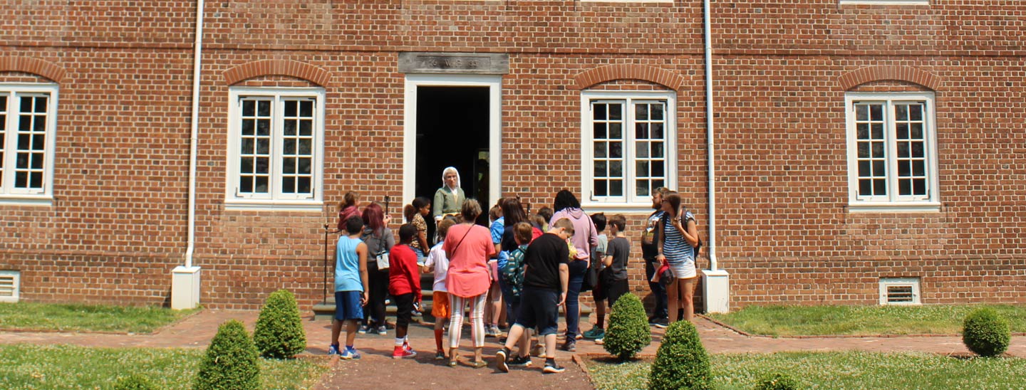 Students visit the manor